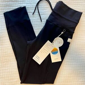 NWT ~ VUORI - Small ~ Black Daily pocket legging.  24” inseam.